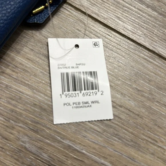 COACH WRISTLET PEBBLE LEATHER TRUE BLUE SMALL NWT - Picture 3 of 7